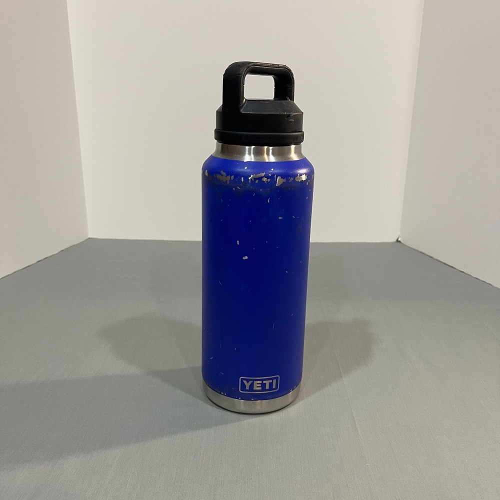 YETI Rambler Water Bottle Unisex 46oz Blue Insulated Stainless Steel Chug Cap